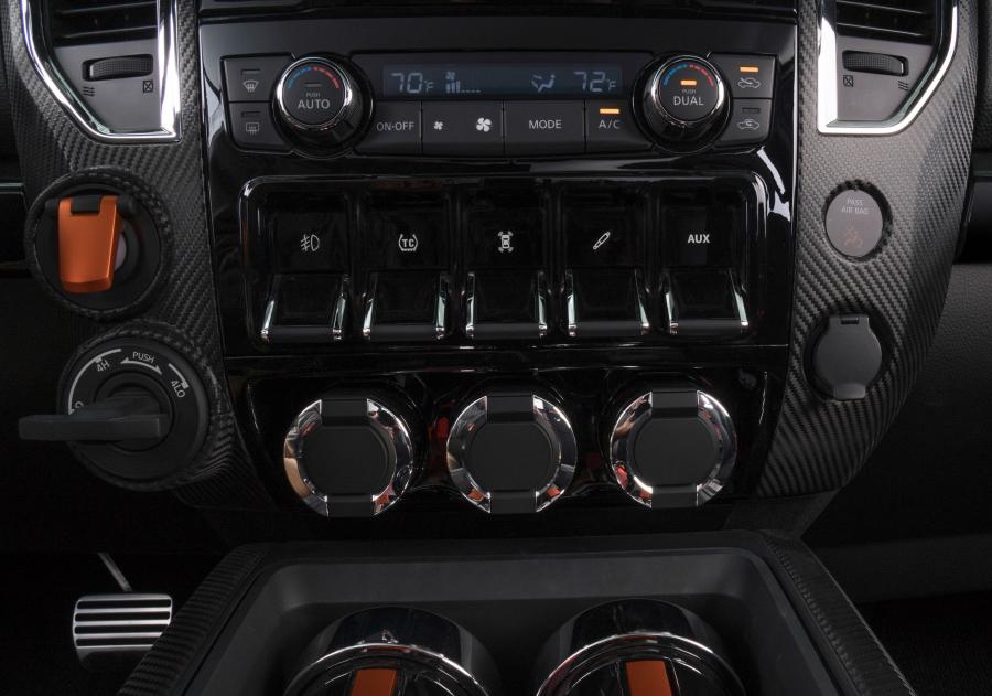 Детали интерьера Nissan Titan Warrior Concept 2016 года  (фото 21 из 40)